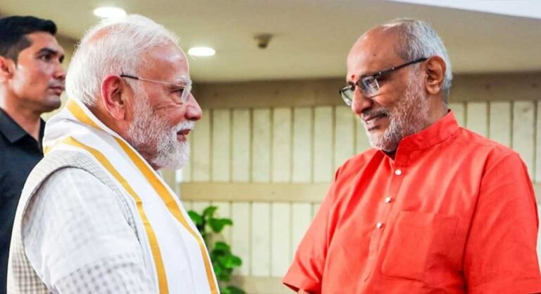 NDA का पलड़ा भारी! 427 से ज्यादा सांसदों का समर्थन, उपराष्ट्रपति चुनाव में PM मोदी ने किया मतदान की शुरुआत