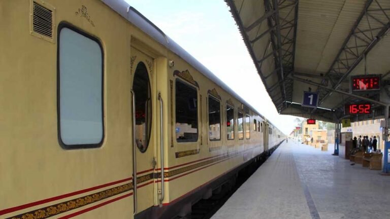 यात्रियों की सुरक्षा पर जोर: शताब्दी एक्सप्रेस में लागू हुआ वंदे भारत जैसा डोर सिस्टम