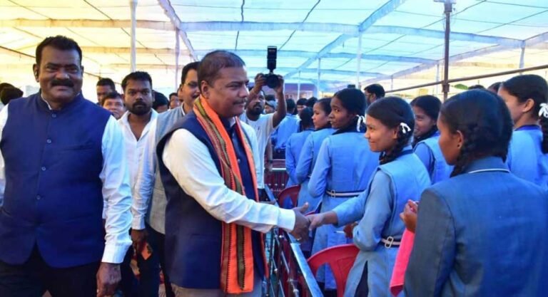 मेरा लक्ष्य मेरा अभियान’: रायपुर में वनमंत्री कश्यप ने कार्यक्रम में दी विशेष भागीदारी