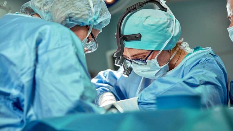 भिनभिनाती सफलता! AIIMS भोपाल में पैर की हड्डी से नया जबड़ा और 13 दांत लगाए गए