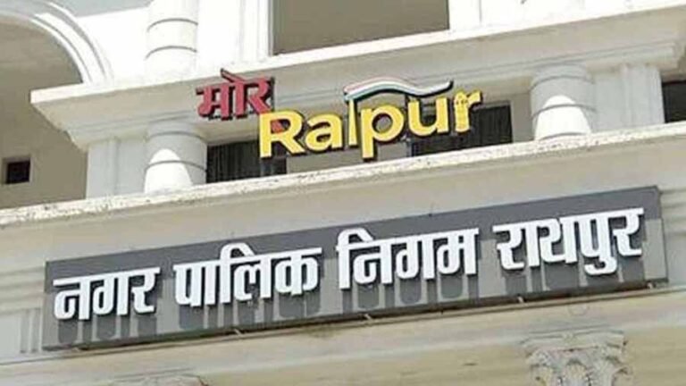 लंबे समय से टैक्स नहीं चुकाने वालों पर निगम की कार्रवाई, परिसर पर लगाया ताला