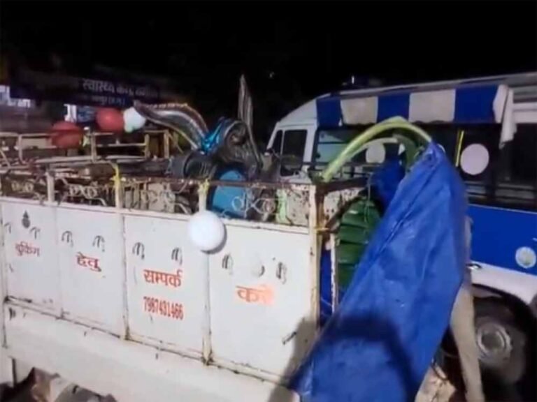 गणेश विसर्जन जाते समय हादसा: खंडवा में वाहन पलटा, 20 घायल, 10 अस्पताल में भर्ती