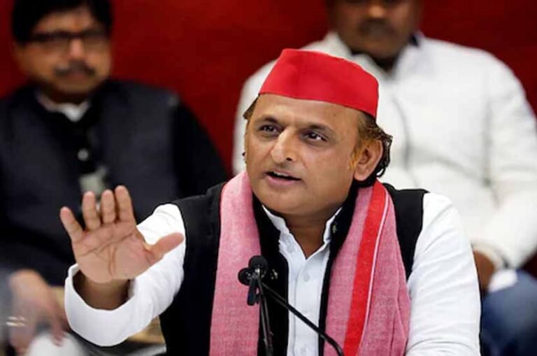 अखिलेश यादव का जोरदार हमला: भाजपा के अंदरूनी विवादों पर सियासी तंज