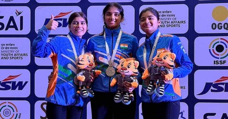 जूनियर विश्व कप: अनुष्का ने जीता दूसरा स्वर्ण, एड्रियन को मिला रजत पदक