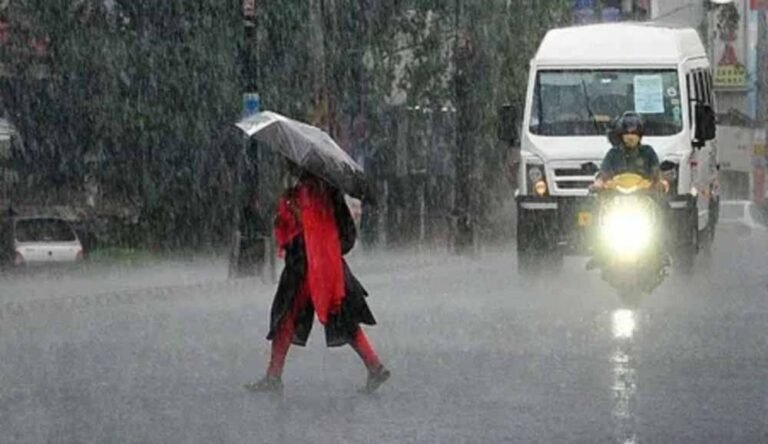 मौसम विभाग की चेतावनी: 15 राज्यों में तेज़ बारिश, 8 राज्यों में ऑरेंज अलर्ट