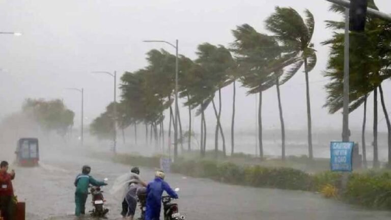 गुजरात में आज भारी बारिश का अलर्ट, मछुआरों को समुद्र में जाने से किया गया मना