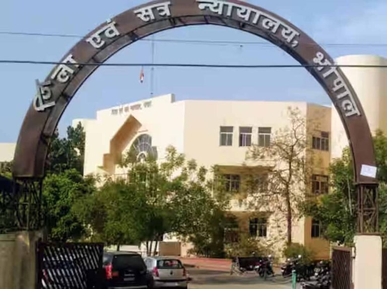 कुत्ता-बिल्ली के झगड़े ने पति-पत्नी के रिश्ते में पैदा की दरार, जानें पूरा मामला