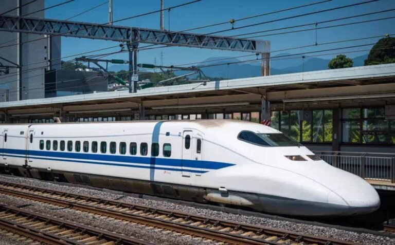 मुंबई से अहमदाबाद तक 2 घंटे का सफर, देश की पहली बुलेट ट्रेन कब शुरू होगी?