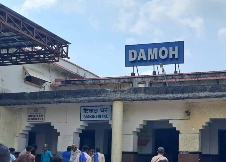 खानाबदोशों में भिड़ंत, दमोह स्टेशन पर चले लाठी और पत्थर