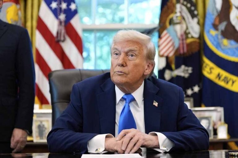 भारतीय पेशेवरों के लिए मुश्किल: H-1B पर काम करने वालों को कंपनियों की चेतावनी