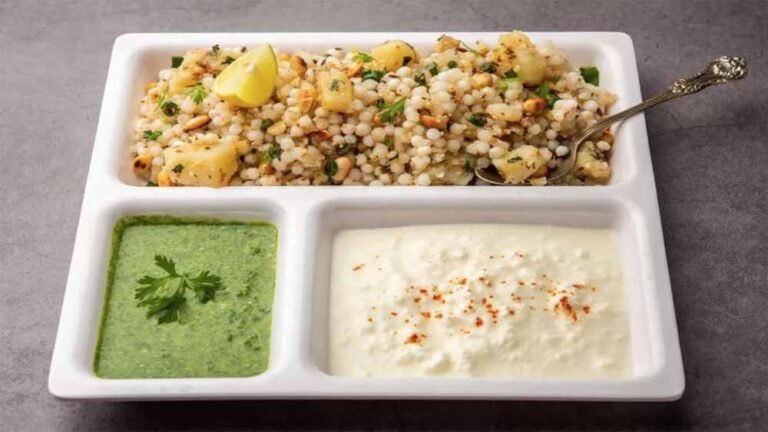 यात्रियों के लिए खुशखबरी! नवरात्रि पर रेलवे ट्रेन में परोसेगा शुद्ध फलाहारी खाना