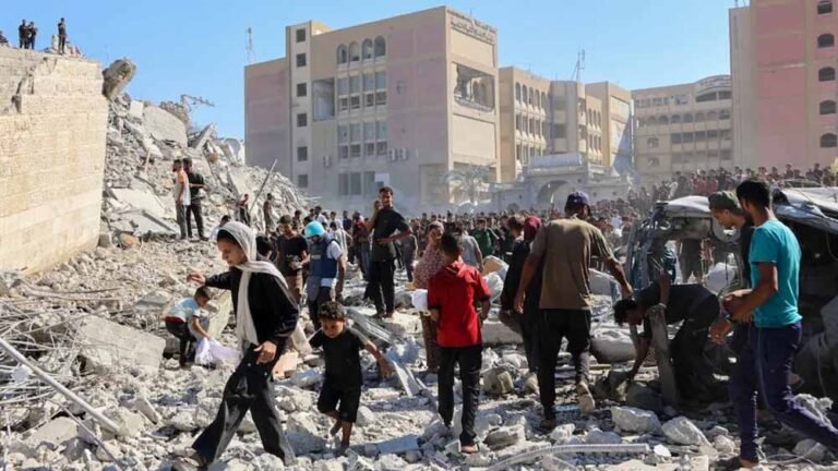 इज़राइल की चेतावनी के बावजूद WHO का ऐलान, गाजा में डटे रहेंगे डॉक्टर व स्वास्थ्यकर्मी