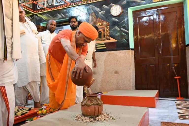 गोरक्षपीठ में शारदीय नवरात्र के विशेष अनुष्ठान का शुभारंभ