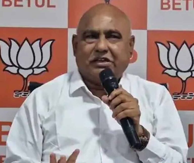 राजनीति में बड़ा हादसा: रोड शो के दौरान हेमंत खंडेलवाल की तबीयत बिगड़ी, ऊंगली दबने से हुई परेशानी