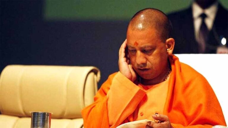 संतों से भेंट कर दिगंबर अखाड़ा परंपरा को बताया संस्कृति की धरोहर, श्रद्धालुओं में दौरे को लेकर दिखी प्रसन्नता