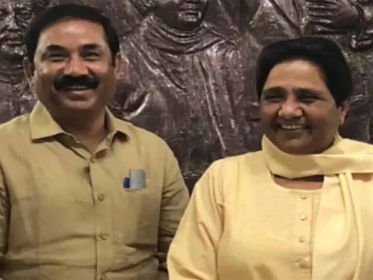 राजनीति में लौटे अशोक सिद्धार्थ, आकाश आनंद के बाद बसपा में स्वागत, मायावती ने किया माफ़