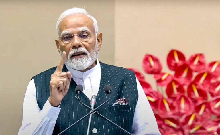 PM मोदी ने दिया करारा जवाब, बोले- मां राजनीति में नहीं थीं, फिर गाली क्यों?