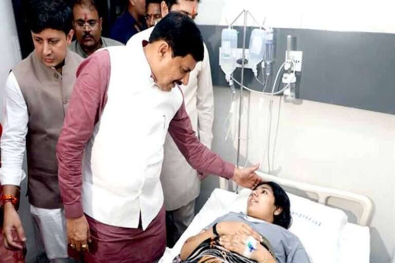 मुख्यमंत्री डॉ. यादव ने इंदौर के विभिन्न अस्पताल पहुँचकर घायलों के स्वास्थ्य की ली जानकारी