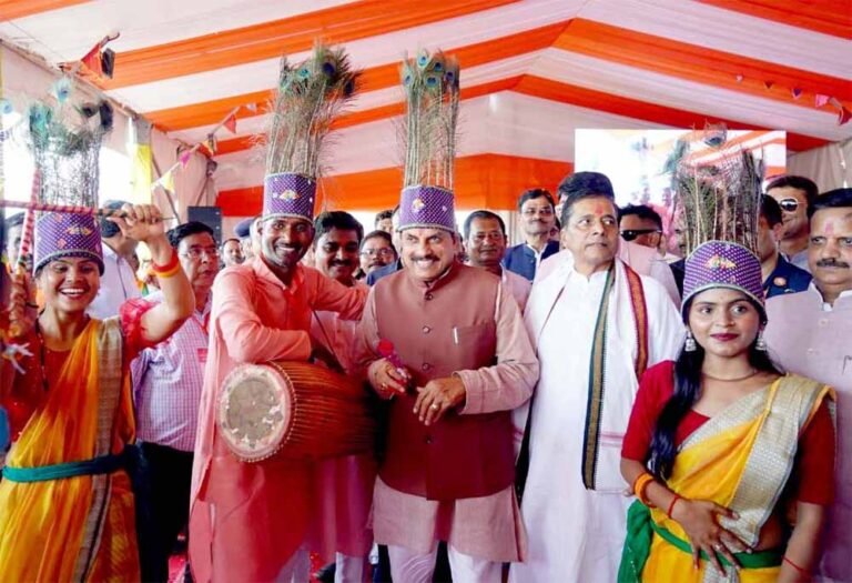 मऊगंज में मुख्यमंत्री डॉ. यादव ने व्यू प्वाइंट से देखी दूधिया जलधारा