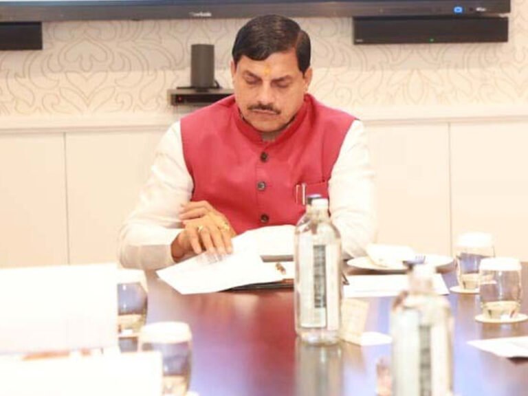 विवादों में घिरे मुरैना के सबलगढ़ SDM अरविंद माहौर को CM ने सस्पेंड किया