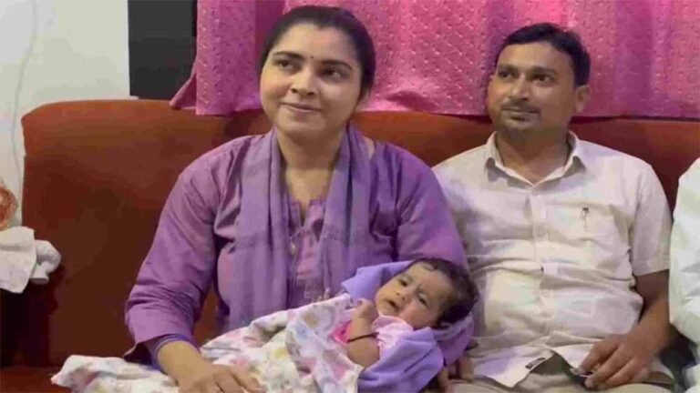 माँ और अफ़सर: 20 दिन की बेटी के साथ आत्मविश्वास से DSP बनी वर्षा की कहानी