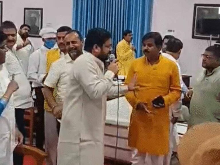दलित सांसद के अपमान का मुद्दा गरमाया, पार्षदों ने विपक्ष के साथ मिलकर किया हंगामा