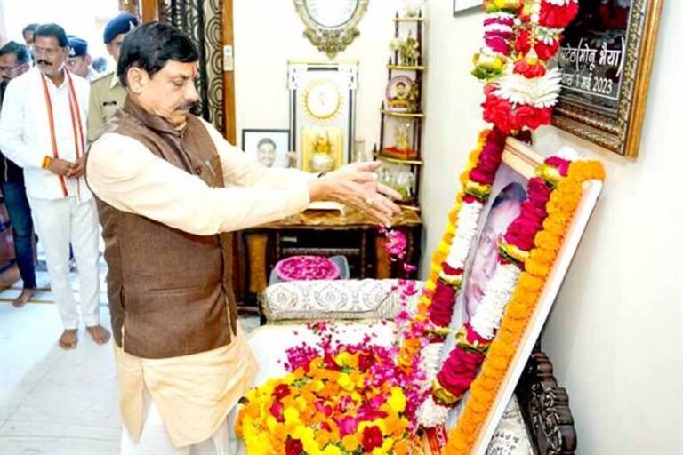 मुख्यमंत्री डॉ. यादव ने गोटेगांव पहुंचकर मंत्री पटेल की माताजी के निधन पर दी श्रद्धांजलि