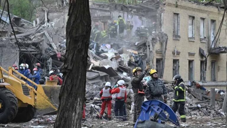 युद्ध का नया मोड़: रूस ने यूक्रेन पर किया जबरदस्त ड्रोन हमला