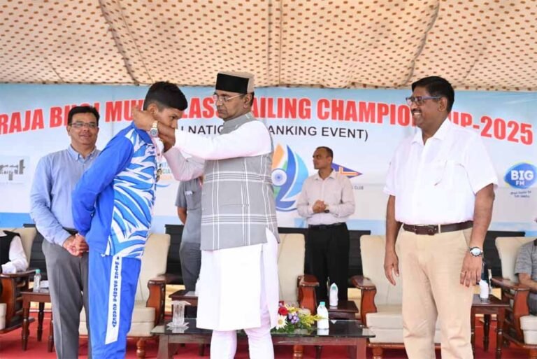 मंत्री सारंग ने विजेता खिलाड़ियों को किया सम्मानित