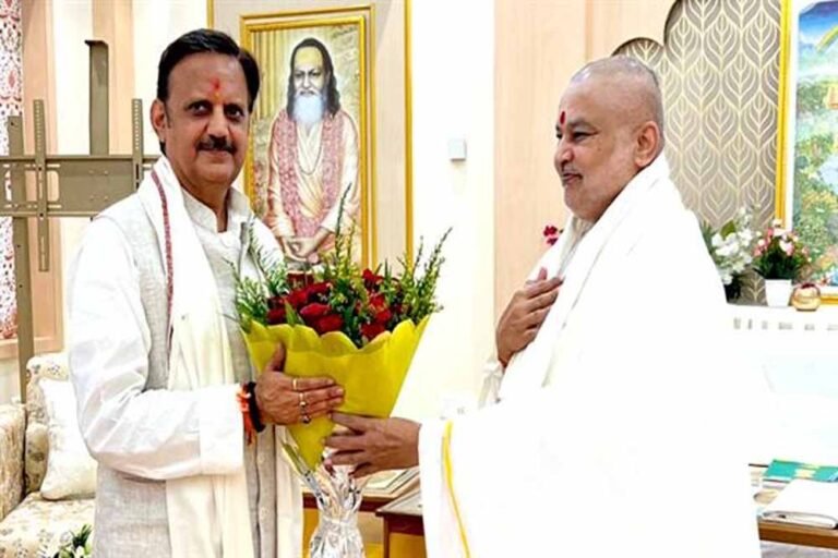 उप मुख्यमंत्री राजेन्द्र शुक्ल ने ब्रह्मचारी महर्षि गिरीश से की सौजन्य भेंट