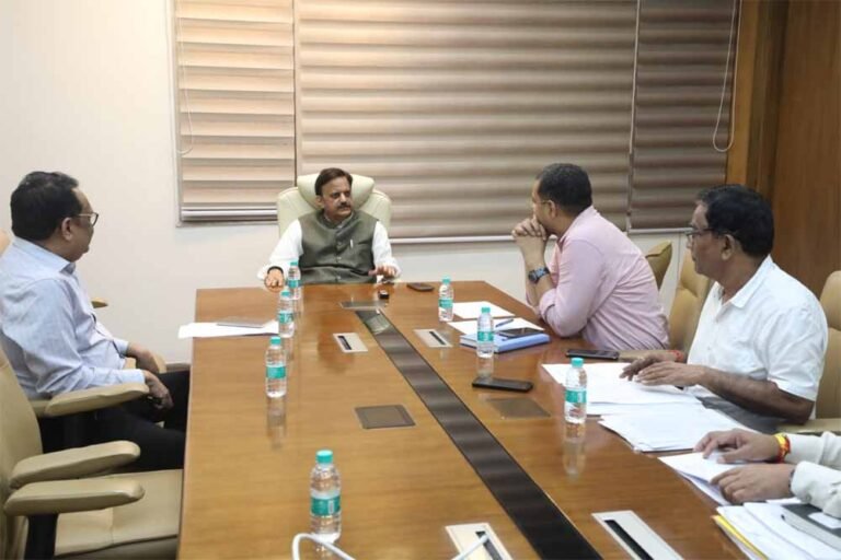 रीवा में खाद वितरण व्यवस्था को बनायें सुविधाजनक : उप मुख्यमंत्री शुक्ल