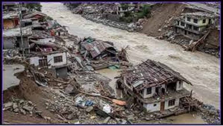 पहाड़ों में कहर: बादल फटने से तबाही, लापता हुए 10 लोग