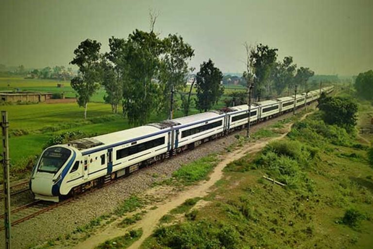 वंदे भारत एक्सप्रेस में बदलाव, यात्रियों की मांग पर रेलवे ने फिर लिया बड़ा फैसला