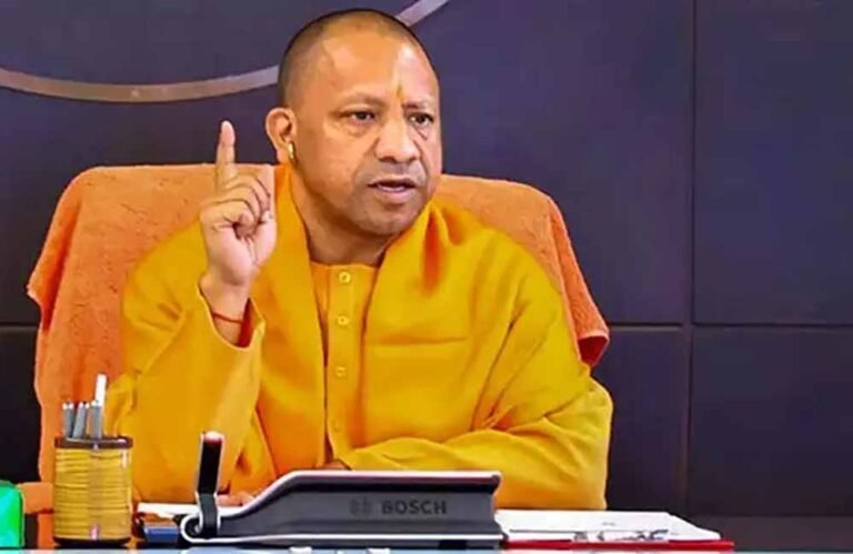यूपी में त्योहारों की सुरक्षा पर CM योगी का कड़ा रुख, शोहदों को सख्त चेतावनी