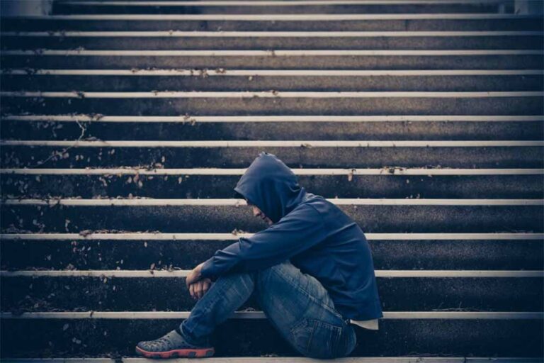 भविष्य सफल बनाना है? तो तुरंत छोड़ें ये 5 आदतें