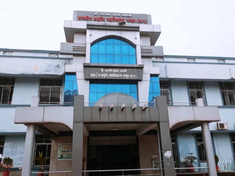 बाहरी इलाज के बहाने मरीज को बहाने वाला दलाल सिम्स में धराया