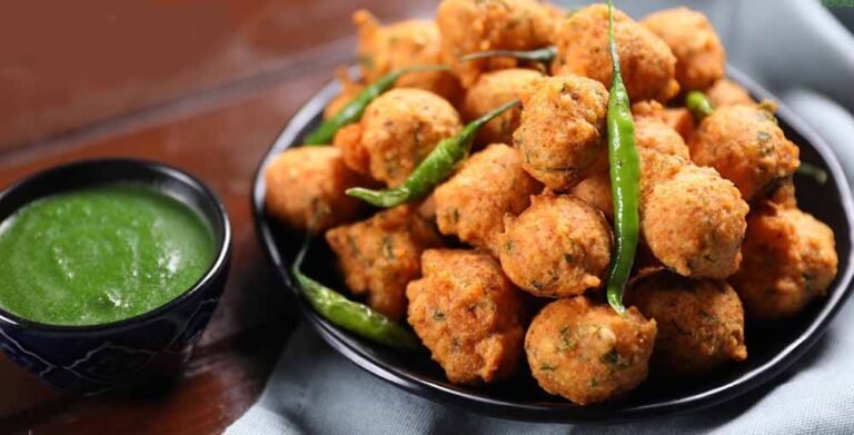 चाय संग परफेक्ट हैं मूंग दाल के पकौड़े