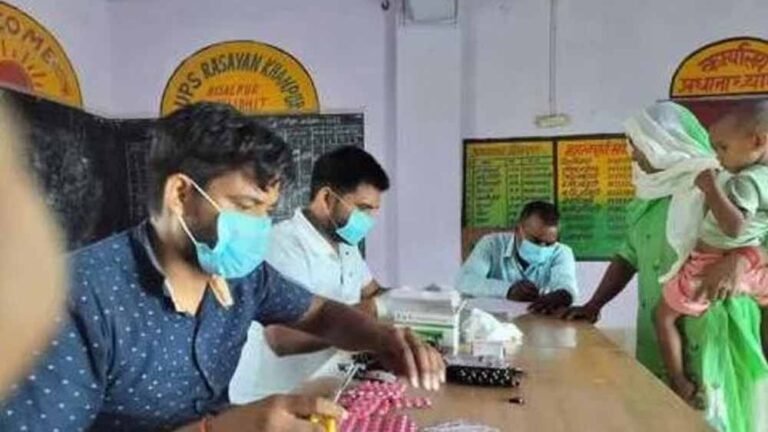 पीलीभीत के गांव रसिया खानपुर में बुखार का प्रकोप, 7 मौतें,  स्वास्थ्य व्यवस्था में चिंता