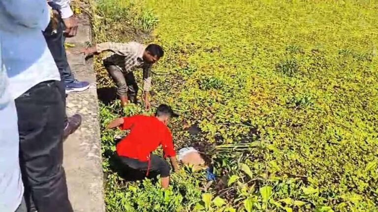 नगर पालिका की सफाई के दौरान तालाब में लाश बरामद, पुलिस कर रही मामले की जांच