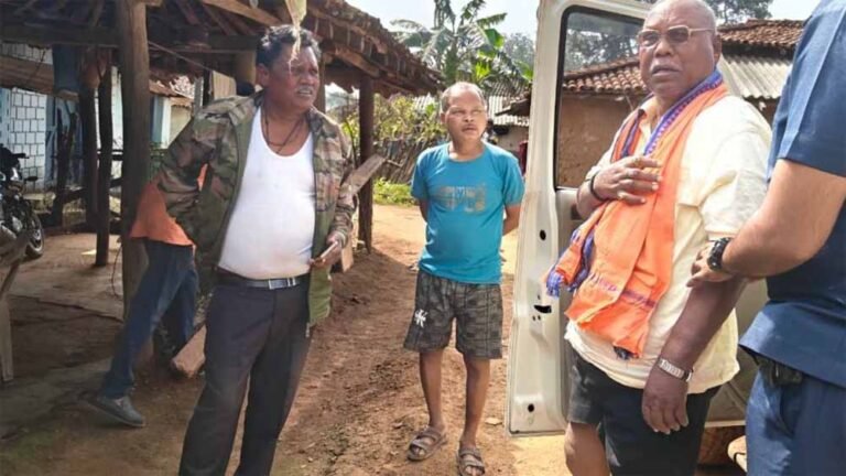 राजनीति बंद करो! नक्सलियों ने पूर्व उपसरपंच को दी जान से मारने की चेतावनी