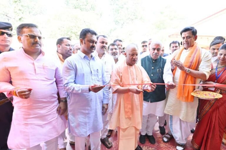 सीएम योगी ने गोरखपुर में किया यूपी ट्रेड शो स्वदेशी मेला का शुभारंभ