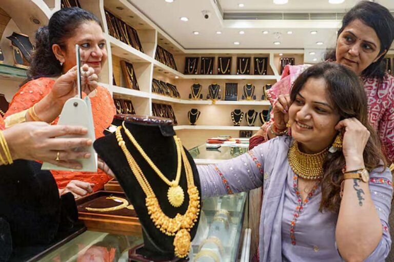 सोना-चांदी के भावों में बड़ी गिरावट, सर्राफा बाजार में अब सस्ता मिलेगा कीमती धातु