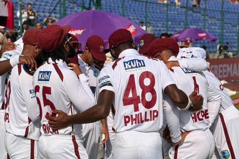 संभलकर खेलते दिखे यशस्वी और राहुल, भारत ने रखी मजबूत नींव, वेस्टइंडीज का साइलेंट ट्रिब्यूट