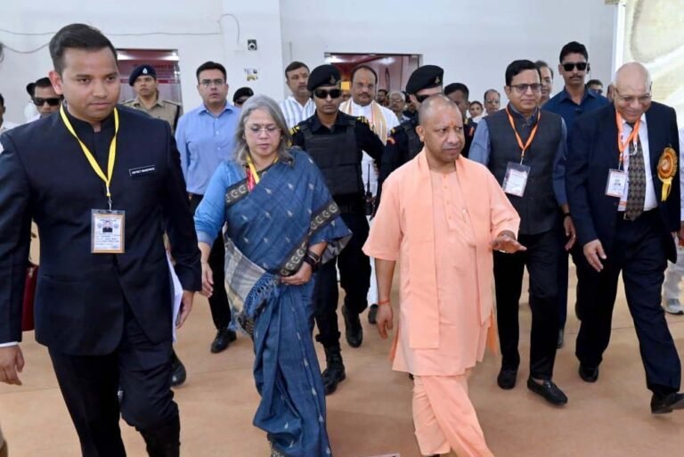भदोही में मुख्यमंत्री योगी आदित्यनाथ ने किया 49वें अंतरराष्ट्रीय कालीन मेला और चौथे कार्पेट एक्सपो का शुभारंभ