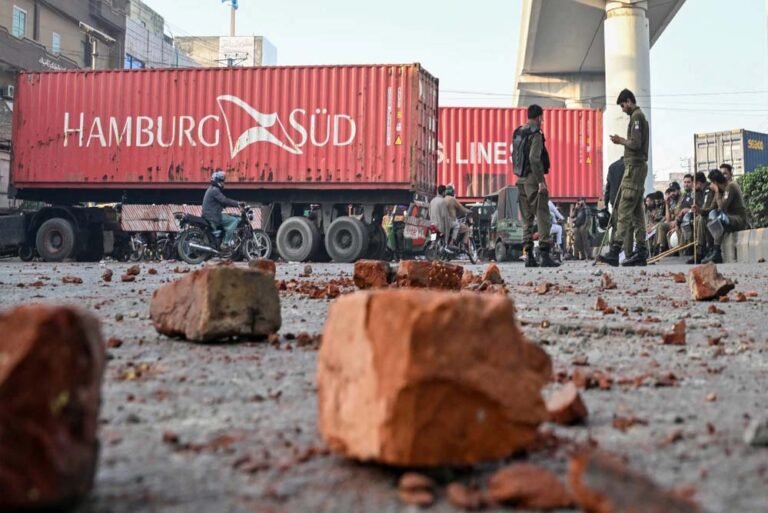 PAK आर्मी का पुराना सहयोगी अब बना संकट! तहरीक-ए-लब्बैक की पूरी कहानी