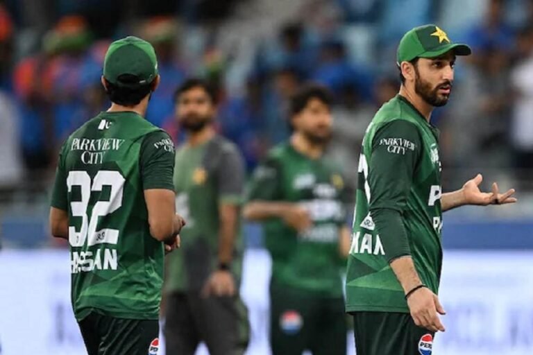 बगावत की ओर बढ़ती पाक टीम? आगा का पत्ता कट सकता है, नया कप्तान तय!