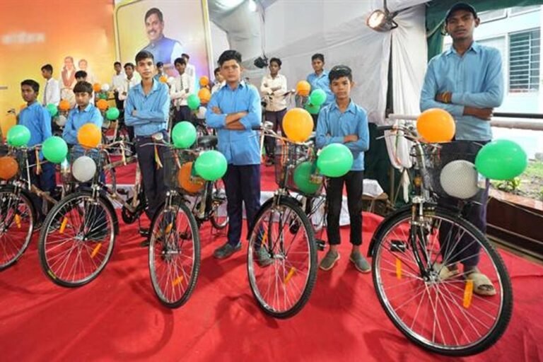 4.90 लाख सरकारी स्कूल छात्रों को सरकार का तोहफा, मिलेगी मुफ्त साइकिल