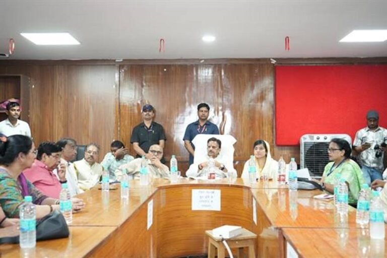 डॉक्टर मरीजों से करें सहानुभूतिपूर्ण व्यवहार, समय का करें पालन : उप मुख्यमंत्री शुक्ल