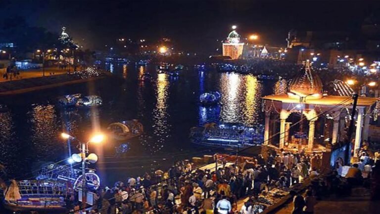 श्रद्धा और आस्था का सैलाब: चित्रकूट दीपावली मेले में पहले दिन लाखों की भीड़, CM मोहन आज करेंगे परिक्रमा