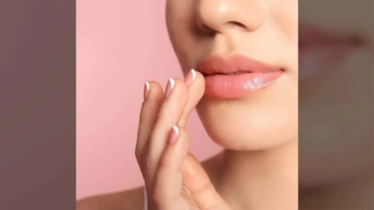 सॉफ्ट और गुलाबी होंठ पाने के लिए आजमाएं ये नैचुरल उपाय